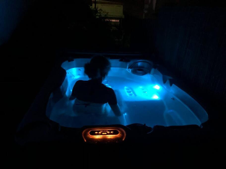 Logement Dans Un Lieu Calme Et Verdoyant A Proximite De Tout Avec Jacuzzi!!! باس تير المظهر الخارجي الصورة