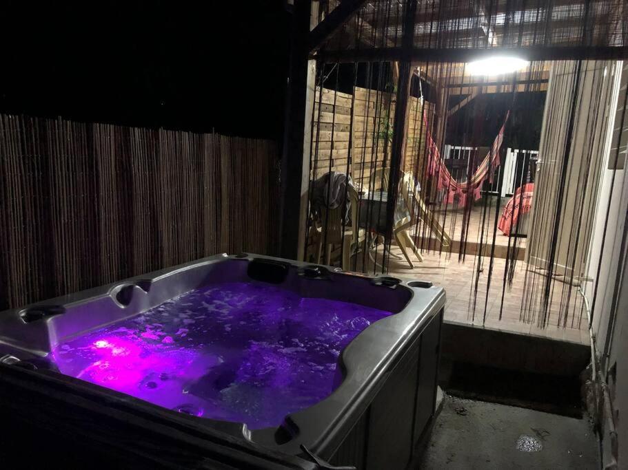 Logement Dans Un Lieu Calme Et Verdoyant A Proximite De Tout Avec Jacuzzi!!! باس تير المظهر الخارجي الصورة